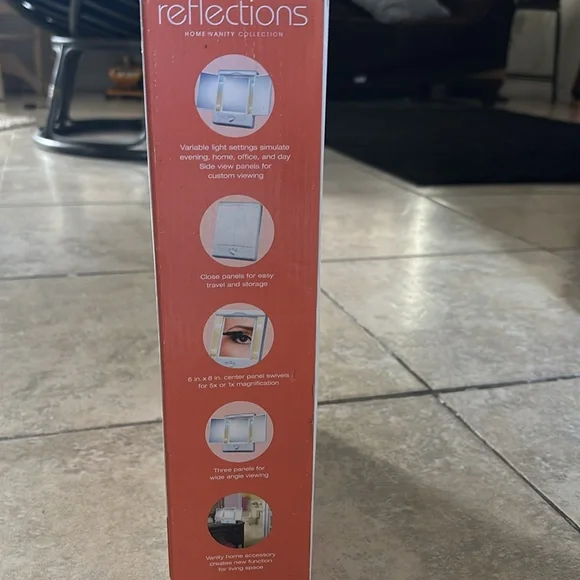 3 panel vanity (portable) - Picture 2 of 3